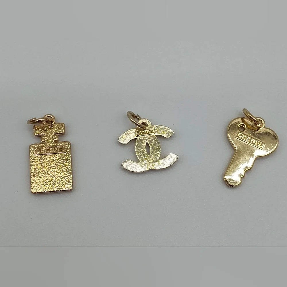 CHANEL Black Gold Charm Pull Trio CC Heart Key No5 Bottle Set EUC - Picture 3 of 3